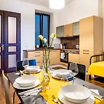 Unique Square Business Apt. Appartamento