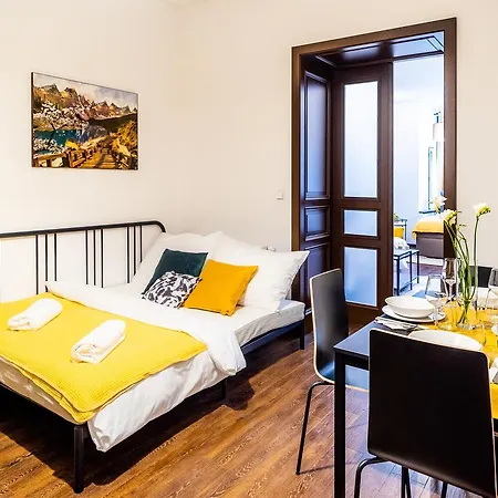 Unique Square Business Apt.