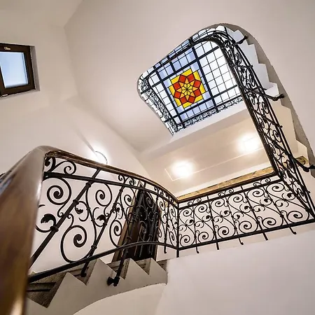 Unique Square Business Apt. * Χράντεκ Κράλοβε