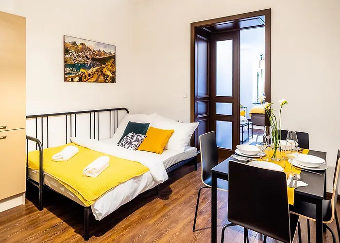 Unique Square Business Apt.